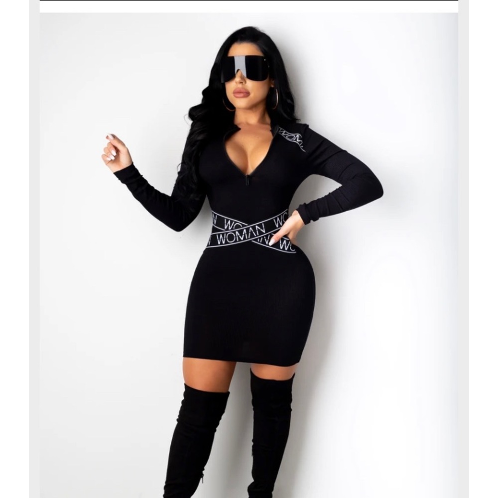 Black ribbed dress with zipper